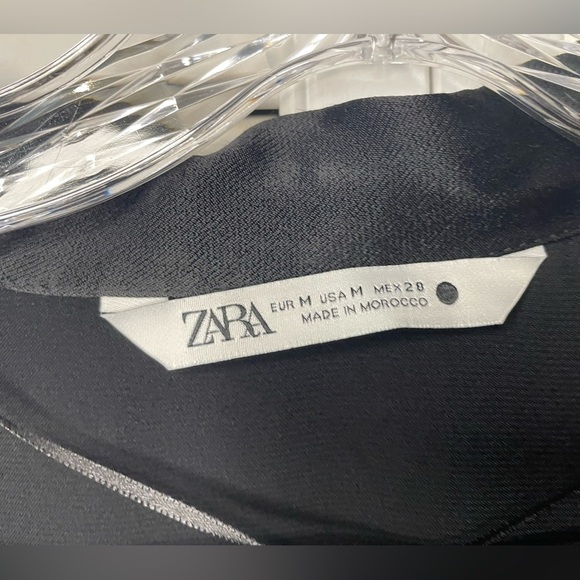 Zara Women’s Black Short Sleeve V-Neck Collared Blouse Rounded Hem Size Medium - Picture 2 of 14